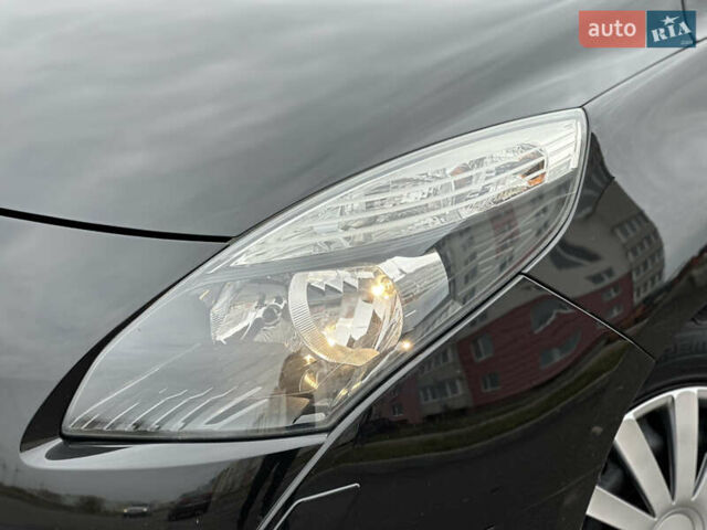 Черный Рено Гранд Сценик, объемом двигателя 1.9 л и пробегом 253 тыс. км за 7999 $, фото 2 на Automoto.ua