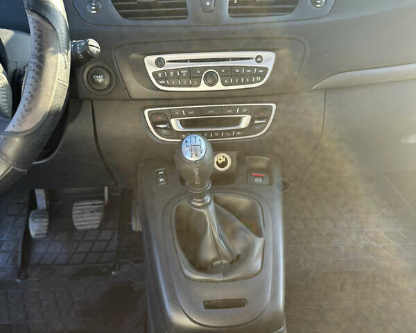 Черный Рено Гранд Сценик, объемом двигателя 1.87 л и пробегом 260 тыс. км за 7200 $, фото 13 на Automoto.ua