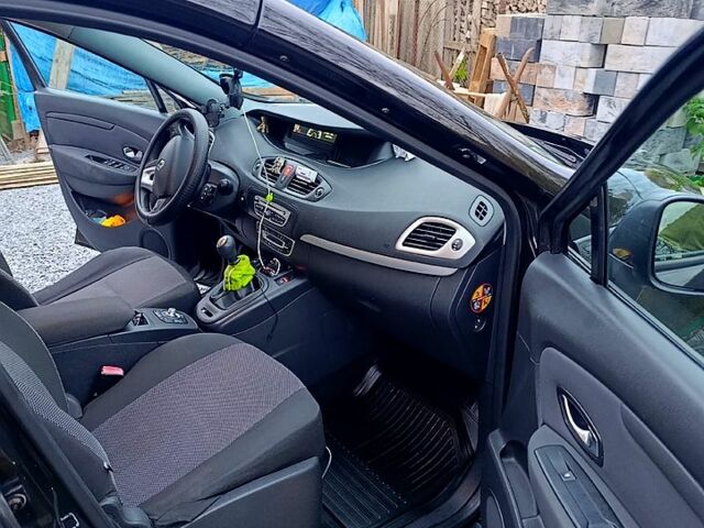 Черный Рено Гранд Сценик, объемом двигателя 1.4 л и пробегом 238 тыс. км за 7800 $, фото 9 на Automoto.ua