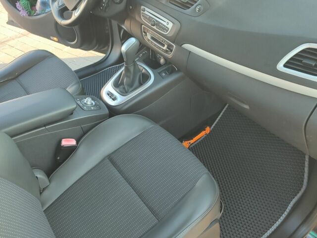 Черный Рено Гранд Сценик, объемом двигателя 1.5 л и пробегом 233 тыс. км за 5999 $, фото 3 на Automoto.ua