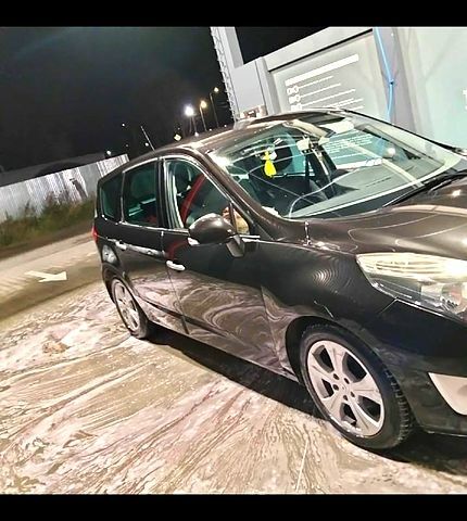 Черный Рено Гранд Сценик, объемом двигателя 1.9 л и пробегом 220 тыс. км за 7800 $, фото 1 на Automoto.ua