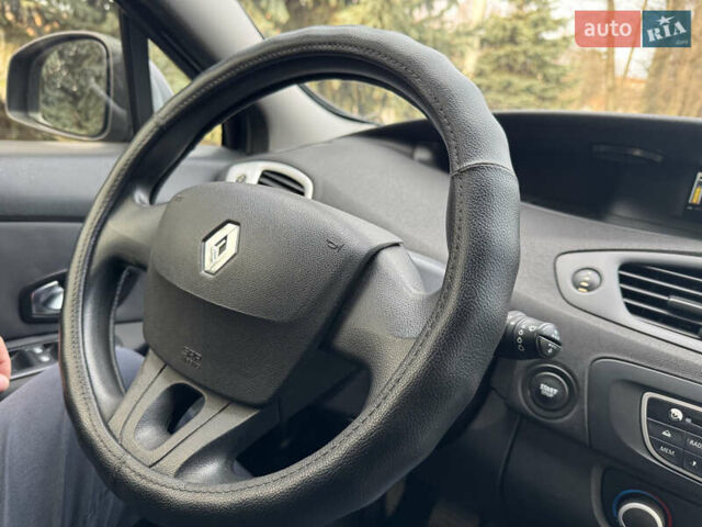 Рено Гранд Сценік 2010 у Полтаві на Automoto.ua Чорний Рено Гранд Сценік, об'ємом двигуна 1.6 л та пробігом 251 тис. км за 7500 $, фото 25 на Automoto.ua