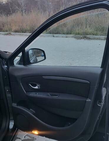 Черный Рено Гранд Сценик, объемом двигателя 1.6 л и пробегом 200 тыс. км за 8350 $, фото 23 на Automoto.ua