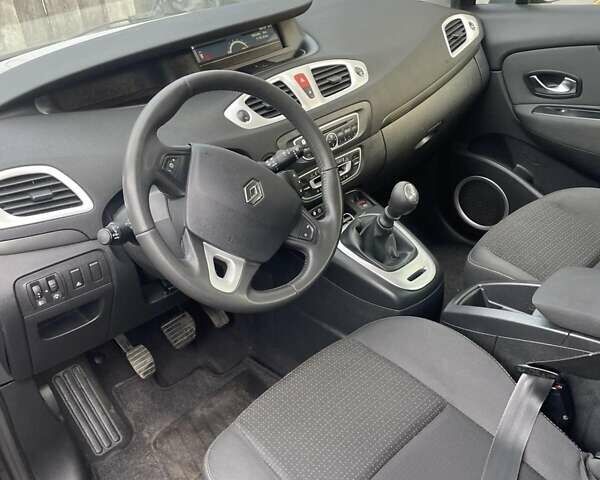 Черный Рено Гранд Сценик, объемом двигателя 1.4 л и пробегом 190 тыс. км за 6200 $, фото 2 на Automoto.ua