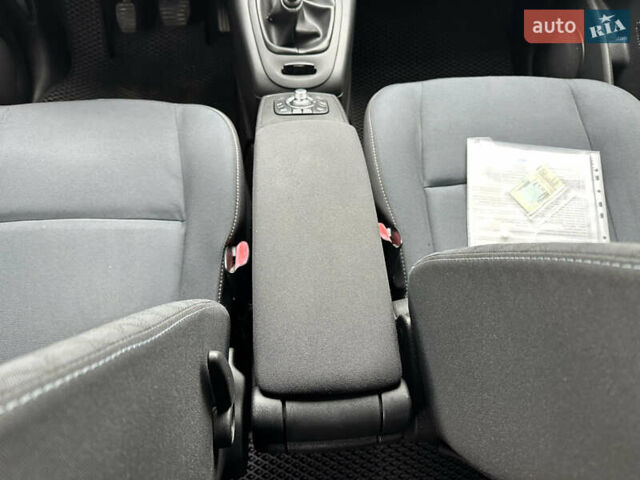 Черный Рено Гранд Сценик, объемом двигателя 1.9 л и пробегом 253 тыс. км за 7999 $, фото 53 на Automoto.ua