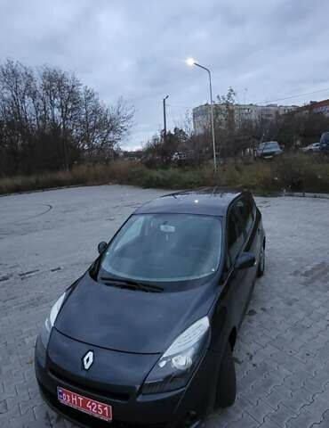 Черный Рено Гранд Сценик, объемом двигателя 1.6 л и пробегом 200 тыс. км за 8350 $, фото 40 на Automoto.ua