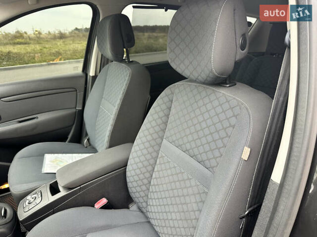 Черный Рено Гранд Сценик, объемом двигателя 1.9 л и пробегом 253 тыс. км за 7999 $, фото 59 на Automoto.ua