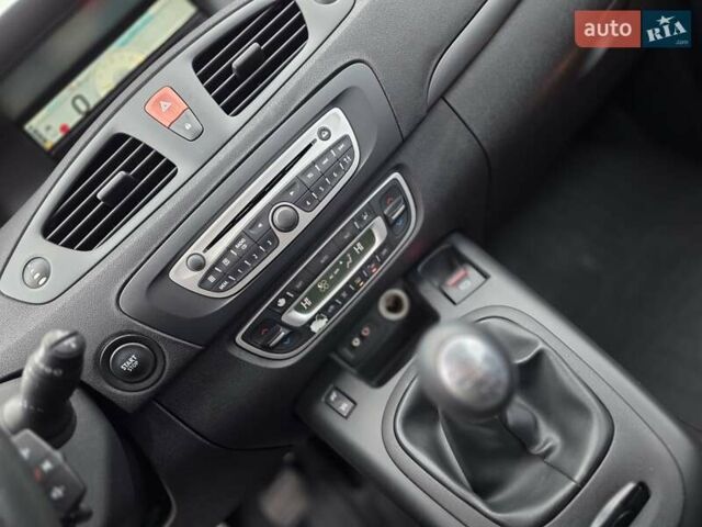 Черный Рено Гранд Сценик, объемом двигателя 1.4 л и пробегом 220 тыс. км за 5999 $, фото 40 на Automoto.ua