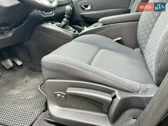 Черный Рено Гранд Сценик, объемом двигателя 1.9 л и пробегом 253 тыс. км за 7999 $, фото 61 на Automoto.ua