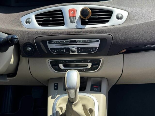 Черный Рено Гранд Сценик, объемом двигателя 2 л и пробегом 158 тыс. км за 9000 $, фото 3 на Automoto.ua