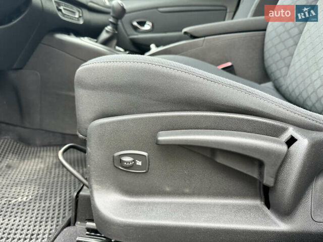 Черный Рено Гранд Сценик, объемом двигателя 1.9 л и пробегом 253 тыс. км за 7999 $, фото 60 на Automoto.ua