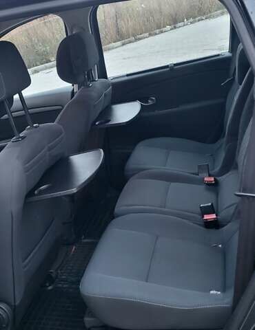 Черный Рено Гранд Сценик, объемом двигателя 1.6 л и пробегом 200 тыс. км за 8350 $, фото 15 на Automoto.ua