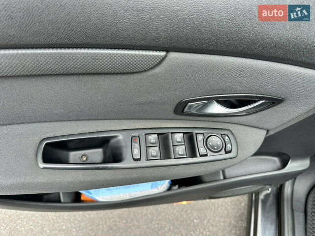 Черный Рено Гранд Сценик, объемом двигателя 1.9 л и пробегом 253 тыс. км за 7999 $, фото 55 на Automoto.ua