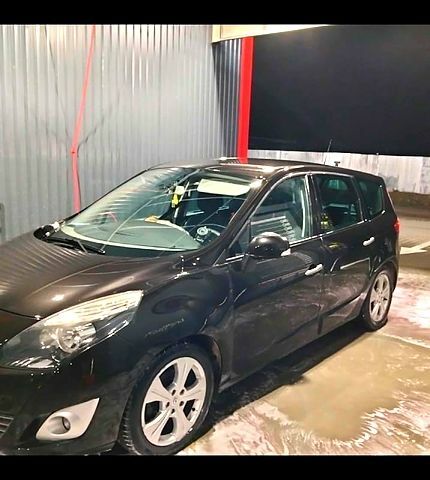 Черный Рено Гранд Сценик, объемом двигателя 1.9 л и пробегом 220 тыс. км за 7800 $, фото 2 на Automoto.ua