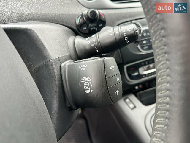 Черный Рено Гранд Сценик, объемом двигателя 1.9 л и пробегом 253 тыс. км за 7999 $, фото 68 на Automoto.ua