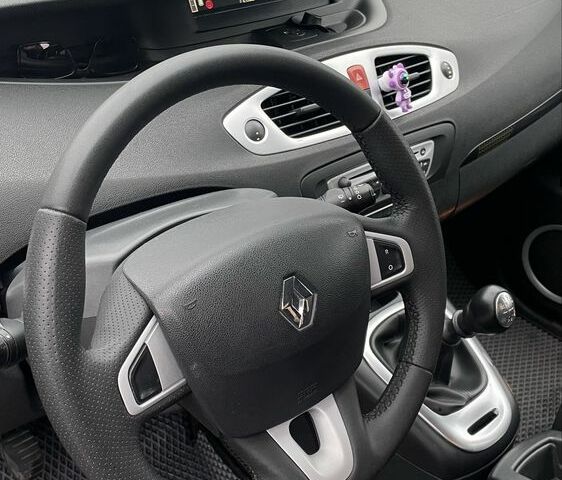 Черный Рено Гранд Сценик, объемом двигателя 1.6 л и пробегом 303 тыс. км за 5900 $, фото 7 на Automoto.ua