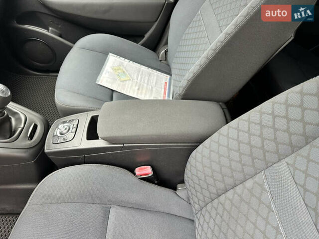 Черный Рено Гранд Сценик, объемом двигателя 1.9 л и пробегом 253 тыс. км за 7999 $, фото 62 на Automoto.ua