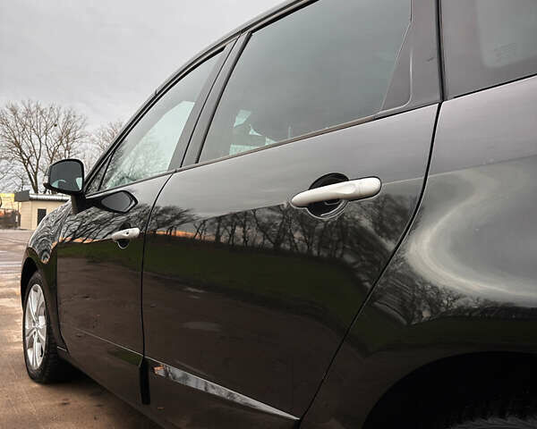 Черный Рено Гранд Сценик, объемом двигателя 1.4 л и пробегом 202 тыс. км за 6900 $, фото 12 на Automoto.ua