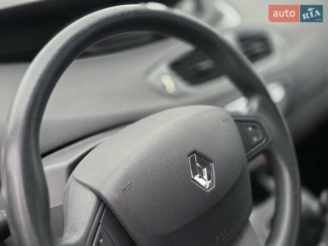 Черный Рено Гранд Сценик, объемом двигателя 1.4 л и пробегом 220 тыс. км за 5999 $, фото 43 на Automoto.ua