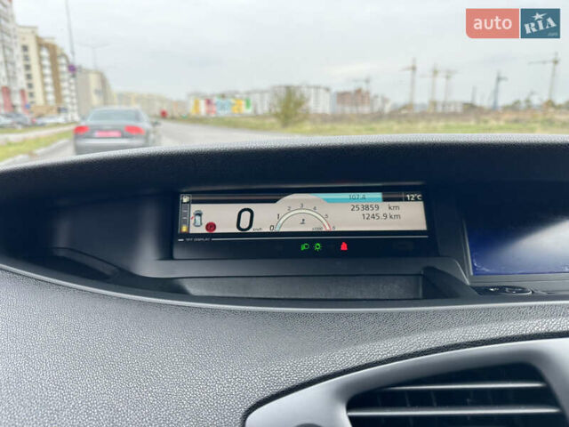 Черный Рено Гранд Сценик, объемом двигателя 1.9 л и пробегом 253 тыс. км за 7999 $, фото 64 на Automoto.ua