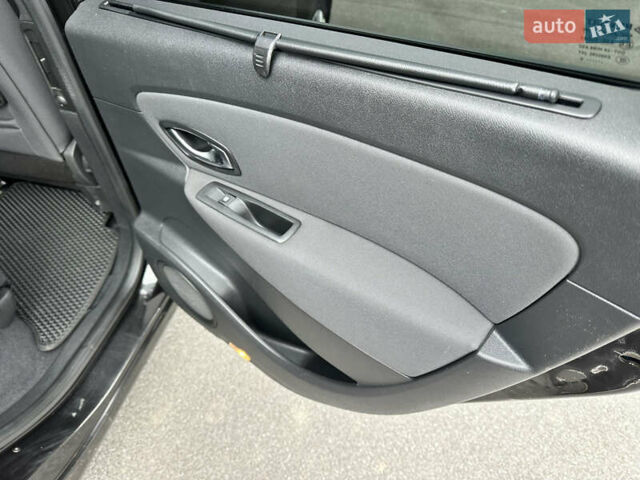 Черный Рено Гранд Сценик, объемом двигателя 1.9 л и пробегом 253 тыс. км за 7999 $, фото 38 на Automoto.ua