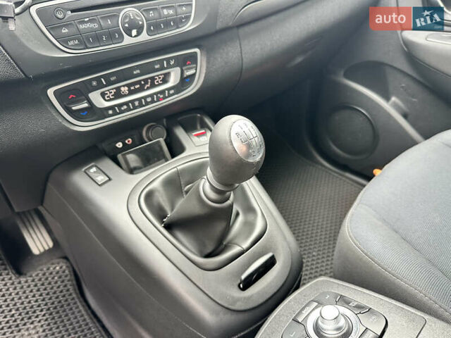 Черный Рено Гранд Сценик, объемом двигателя 1.9 л и пробегом 253 тыс. км за 7999 $, фото 73 на Automoto.ua