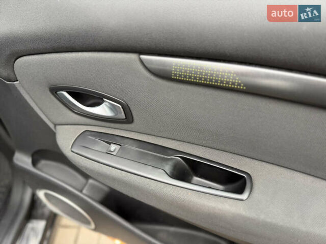 Черный Рено Гранд Сценик, объемом двигателя 1.5 л и пробегом 270 тыс. км за 6250 $, фото 42 на Automoto.ua