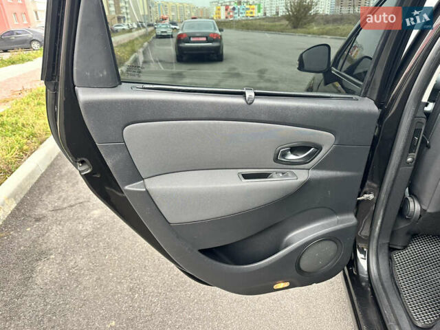 Черный Рено Гранд Сценик, объемом двигателя 1.9 л и пробегом 253 тыс. км за 7999 $, фото 44 на Automoto.ua