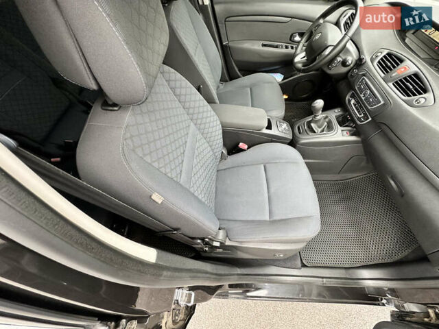 Черный Рено Гранд Сценик, объемом двигателя 1.9 л и пробегом 253 тыс. км за 7999 $, фото 80 на Automoto.ua