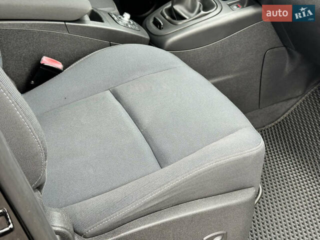 Черный Рено Гранд Сценик, объемом двигателя 1.9 л и пробегом 253 тыс. км за 7999 $, фото 84 на Automoto.ua