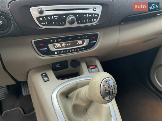 Черный Рено Гранд Сценик, объемом двигателя 1.4 л и пробегом 208 тыс. км за 6000 $, фото 20 на Automoto.ua