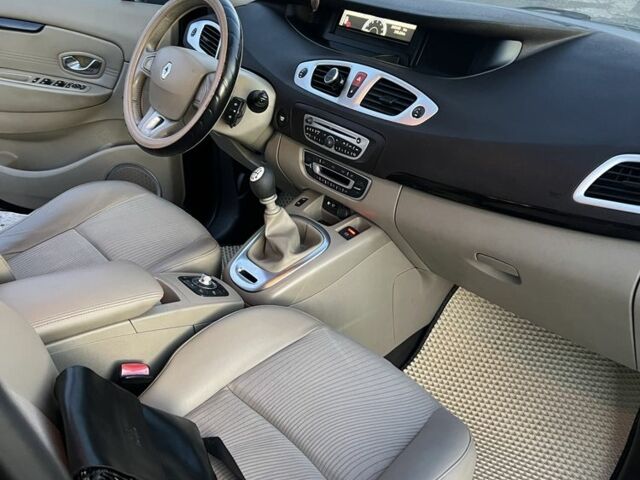 Чорний Рено Гранд Сценік, об'ємом двигуна 1.9 л та пробігом 250 тис. км за 6600 $, фото 8 на Automoto.ua