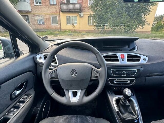 Черный Рено Гранд Сценик, объемом двигателя 1.5 л и пробегом 318 тыс. км за 7100 $, фото 6 на Automoto.ua