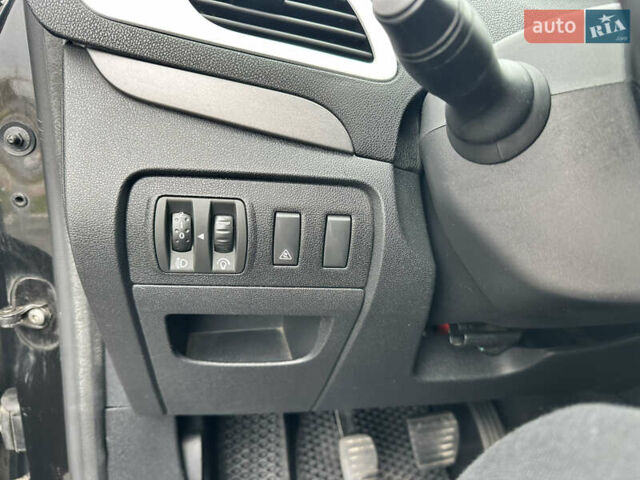 Черный Рено Гранд Сценик, объемом двигателя 1.9 л и пробегом 253 тыс. км за 7999 $, фото 63 на Automoto.ua