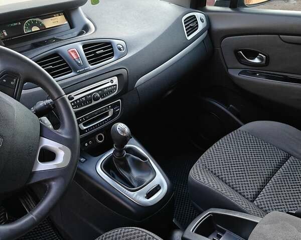 Черный Рено Гранд Сценик, объемом двигателя 1.5 л и пробегом 292 тыс. км за 5999 $, фото 48 на Automoto.ua