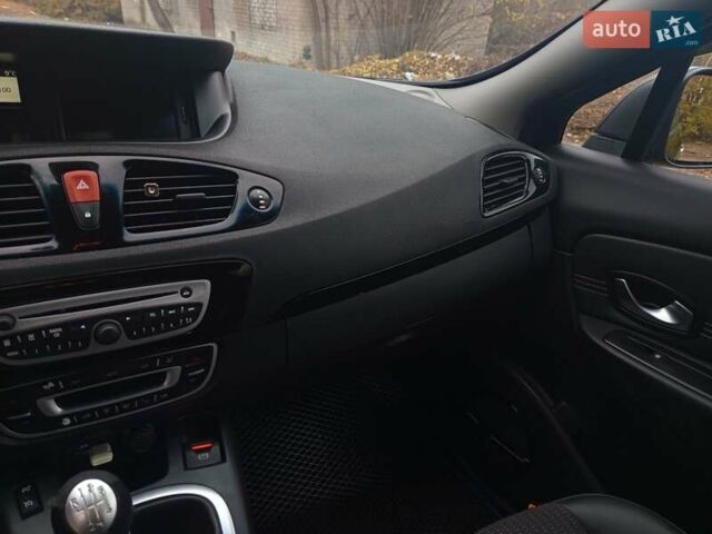 Черный Рено Гранд Сценик, объемом двигателя 1.9 л и пробегом 275 тыс. км за 7400 $, фото 26 на Automoto.ua