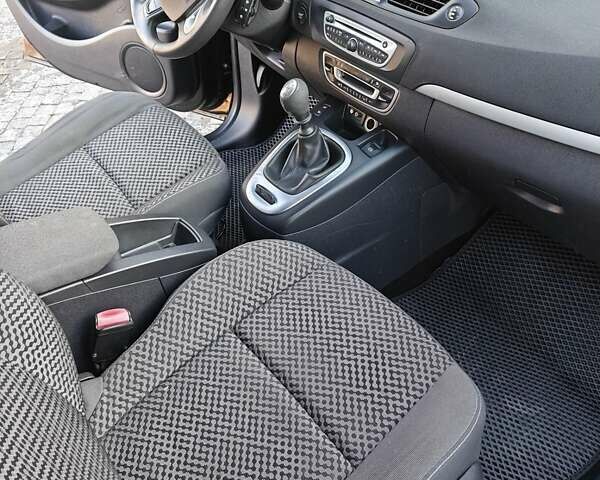 Черный Рено Гранд Сценик, объемом двигателя 1.5 л и пробегом 292 тыс. км за 5999 $, фото 41 на Automoto.ua