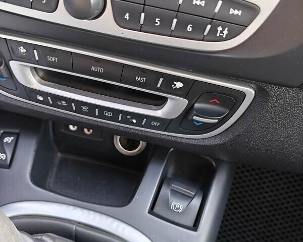 Черный Рено Гранд Сценик, объемом двигателя 1.5 л и пробегом 292 тыс. км за 5999 $, фото 69 на Automoto.ua