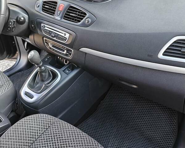 Черный Рено Гранд Сценик, объемом двигателя 1.5 л и пробегом 292 тыс. км за 5999 $, фото 57 на Automoto.ua