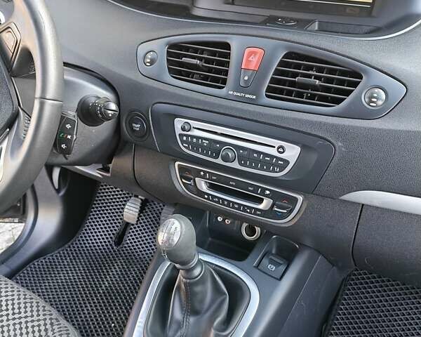 Черный Рено Гранд Сценик, объемом двигателя 1.5 л и пробегом 292 тыс. км за 5999 $, фото 58 на Automoto.ua