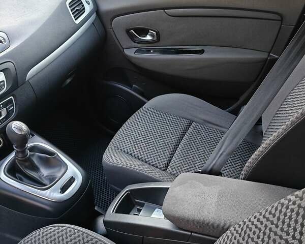 Черный Рено Гранд Сценик, объемом двигателя 1.5 л и пробегом 292 тыс. км за 5999 $, фото 47 на Automoto.ua