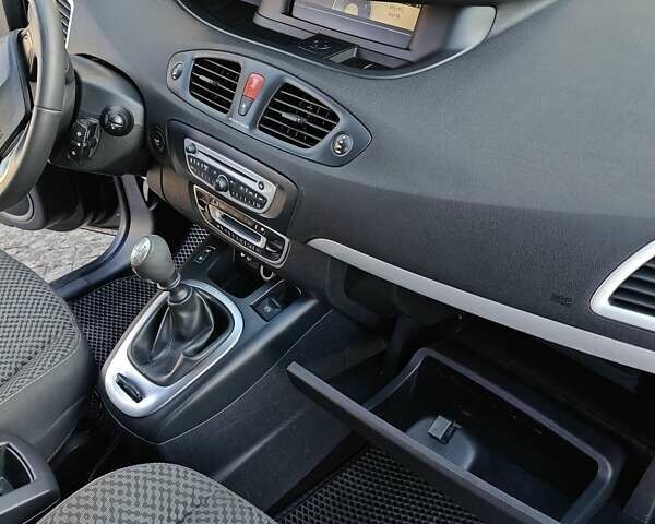 Черный Рено Гранд Сценик, объемом двигателя 1.5 л и пробегом 292 тыс. км за 5999 $, фото 65 на Automoto.ua