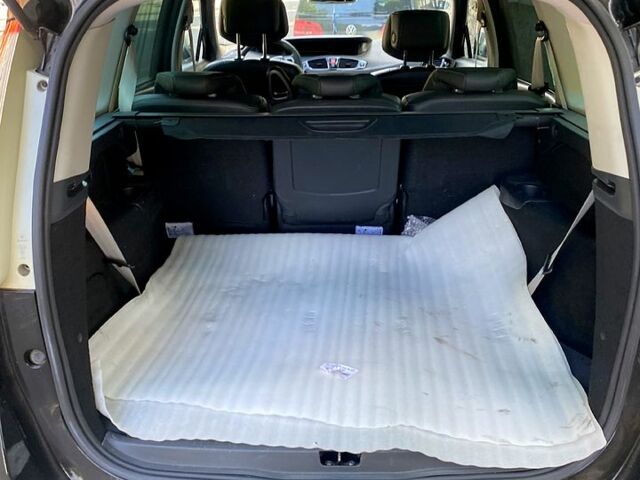 Черный Рено Гранд Сценик, объемом двигателя 1.4 л и пробегом 145 тыс. км за 7700 $, фото 2 на Automoto.ua