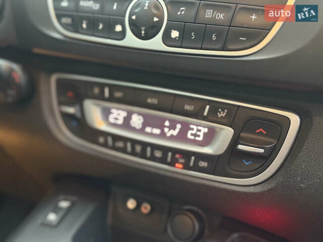 Черный Рено Гранд Сценик, объемом двигателя 1.6 л и пробегом 213 тыс. км за 8250 $, фото 34 на Automoto.ua