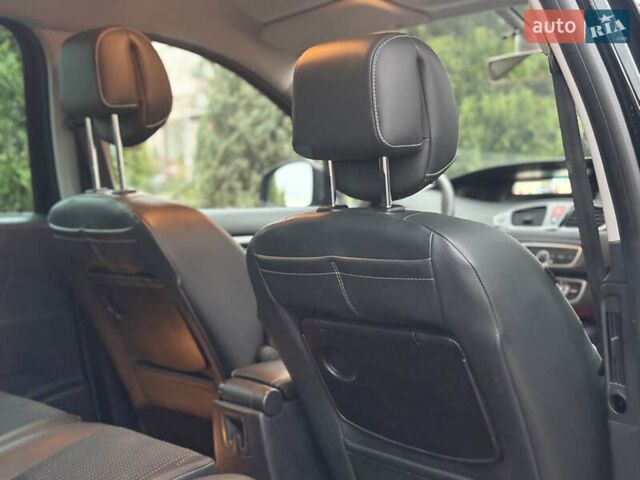 Черный Рено Гранд Сценик, объемом двигателя 1.6 л и пробегом 213 тыс. км за 8250 $, фото 45 на Automoto.ua