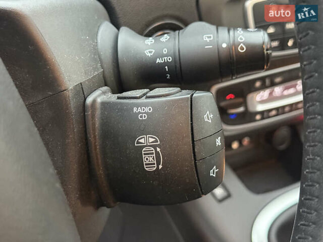 Черный Рено Гранд Сценик, объемом двигателя 1.6 л и пробегом 213 тыс. км за 8250 $, фото 29 на Automoto.ua