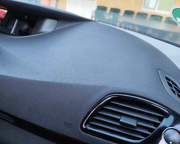 Чорний Рено Гранд Сценік, об'ємом двигуна 1.6 л та пробігом 250 тис. км за 7200 $, фото 4 на Automoto.ua