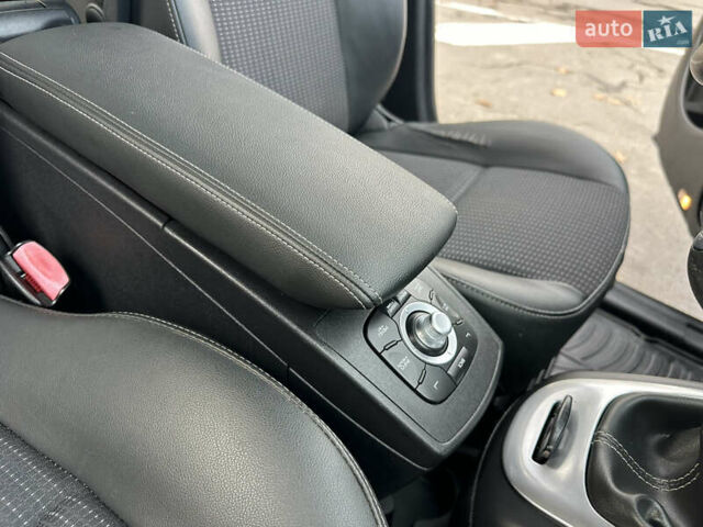 Черный Рено Гранд Сценик, объемом двигателя 2 л и пробегом 232 тыс. км за 8500 $, фото 62 на Automoto.ua