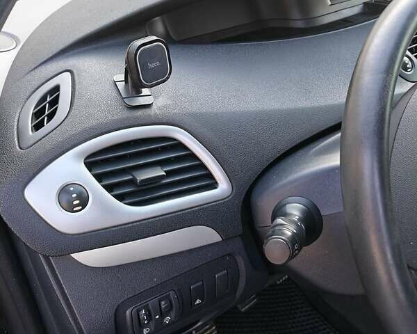 Черный Рено Гранд Сценик, объемом двигателя 1.5 л и пробегом 292 тыс. км за 5999 $, фото 68 на Automoto.ua