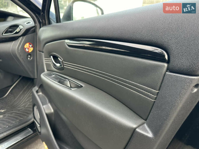 Черный Рено Гранд Сценик, объемом двигателя 2 л и пробегом 232 тыс. км за 8500 $, фото 54 на Automoto.ua